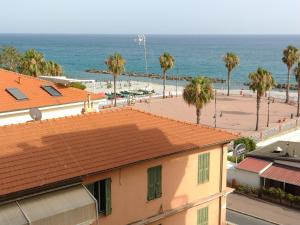 Gallery image of CASA FRONTE MARE in Ventimiglia +35 photos