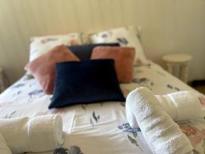 Un pat sau paturi într-o cameră la Le Bel Ouvillais - Proche Plage & Chemins Rando