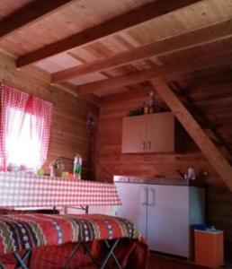 a room with a kitchen in a wooden house at MIKI Daca in Ljubovija