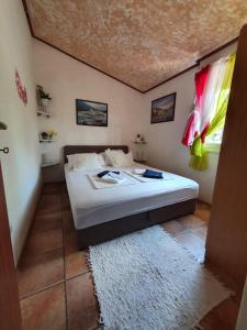 Postel nebo postele na pokoji v ubytování Apartmani Prgić