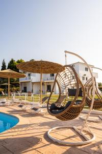 Der Swimmingpool an oder in der Nähe von Cape Blue Suites