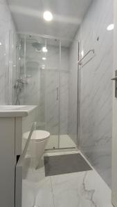 Koupelna v ubytování Quartos no Apartamento da Rosa