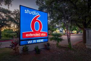 Certifikát, hodnocení, plakát nebo jiný dokument vystavený v ubytování Studio 6-Austin, TX - Midtown