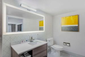 Koupelna v ubytování Comfort Inn & Suites Voorhees-Mt Laurel