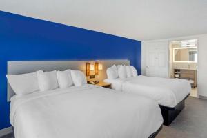Postel nebo postele na pokoji v ubytování Comfort Inn & Suites Voorhees-Mt Laurel