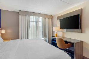 TV a/nebo společenská místnost v ubytování Comfort Inn & Suites Voorhees-Mt Laurel