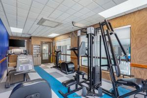 Fitness centrum a/nebo fitness zařízení v ubytování Comfort Inn & Suites Voorhees-Mt Laurel