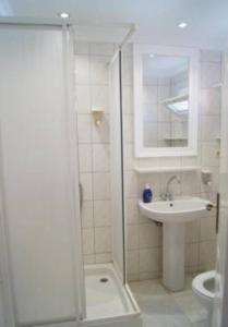 a bathroom with a shower and a sink and a toilet at Didim Yazlik Ev 1 in Didim