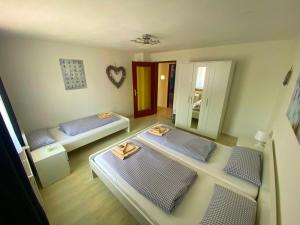 Ένα ή περισσότερα κρεβάτια σε δωμάτιο στο Ferienhaus Langweid