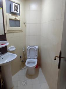 a small bathroom with a toilet and a sink at شقه غرفتين مفروشه in Sharjah