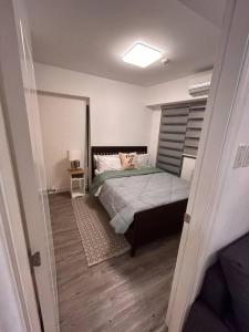 Ένα ή περισσότερα κρεβάτια σε δωμάτιο στο New Escape (The New staycation in Quezon City)
