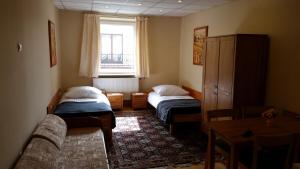 Giường trong phòng chung tại Pokoje gościnne vis a vis Retro
