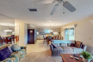 Η κουζίνα ή μικρή κουζίνα στο Suwannee River House