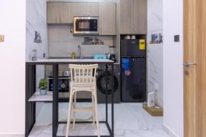 Kuchyň nebo kuchyňský kout v ubytování Cozy Studio Apartment, East Airport