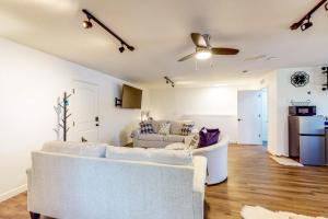 Η κουζίνα ή μικρή κουζίνα στο Hop Top Rental +12 φωτογραφίες