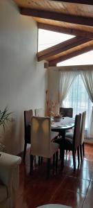 a dining room with a table and chairs at Encanto Rural - Casa de campo para disfrutar y olvidar el estrés in Putaendo