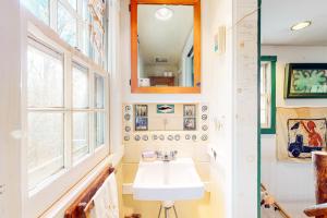 TV a/nebo společenská místnost v ubytování Katuah + 32 fotografií