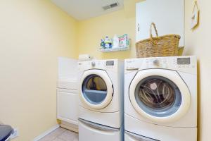 a laundry room with a washer and dryer at Fly Inn Cottage in Rhome