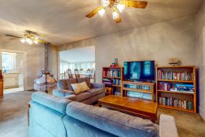 Μια τηλεόραση ή/και κέντρο ψυχαγωγίας στο Forbestown Retreat