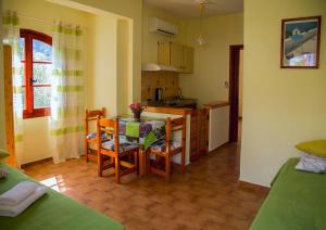 a kitchen and dining room with a table and chairs at Villa Mikra Asia in Poros