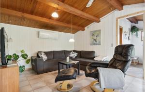 Seating area sa Amazing Home In Bog By With Kitchen