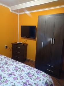 Televízia a/alebo spoločenská miestnosť v ubytovaní Departamento interior, La Serena