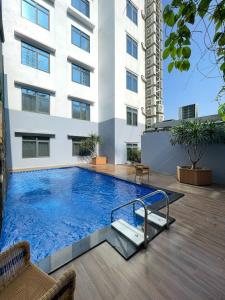 Πισίνα στο ή κοντά στο Lake Hills Hotel
