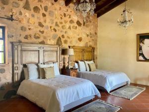 Postel nebo postele na pokoji v ubytování Luxury House San Miguel De Allende