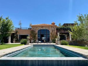 Bazén v ubytování Luxury House San Miguel De Allende nebo v jeho okolí