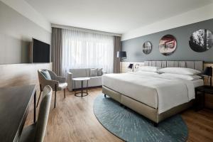 Voodi või voodid majutusasutuse Basel Marriott Hotel toas