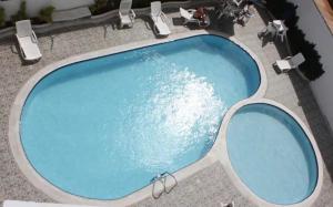 vista sulla piscina di Edificio Apartamentos Hansa Alado De La Playa a San Andrés