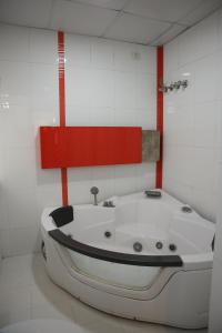 Un baño de Olive Zip Rest House Road by Embassy Group