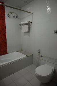 Un baño de Olive Zip Rest House Road by Embassy Group