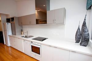 Apt 9 'Delphinius' @ Bay View Centro, Dunsborough的厨房或小厨房