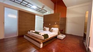 Postel nebo postele na pokoji v ubytování Presidency Artotel, Kochi + 37 fotografií