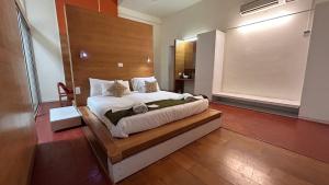 Postel nebo postele na pokoji v ubytování Presidency Artotel, Kochi