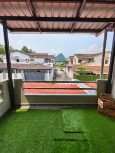 a view from the roof of a house with green grass at Wellson Home Ipoh 6 (15px+)温馨舒适奶油风民宿15人 in Ipoh