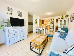 A television and/or entertainment centre at Rooftop Pool Apartment Corralejo