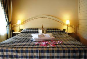 Ένα ή περισσότερα κρεβάτια σε δωμάτιο στο Motel 7 Laghi