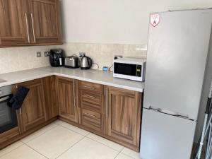 A kitchen or kitchenette at Marks Place