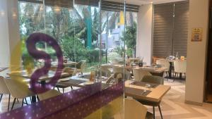 Ristorante o altro punto ristoro di Click Hotel Bangalore - International Airport