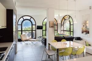 a kitchen and living room with a table and chairs at Casa Penny - Menaggio in Menaggio