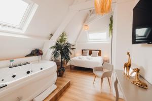 Postel nebo postele na pokoji v ubytování AU COIN DE PARADIS - Suite balnéo
