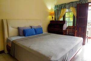 Giường trong phòng chung tại Hotel Tulips