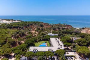 an aerial view of a resort and the ocean at Apartament Belharucas, 400 meters from beach in Albufeira