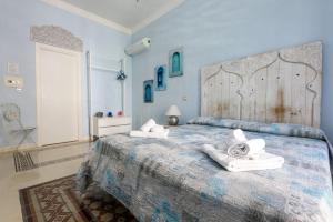 a bedroom with a large bed with towels on it at [Double Suite] - Prestige and Deluxe in Naples
