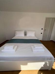 Postel nebo postele na pokoji v ubytování Elounda Port Apartment + 12 fotografií