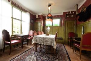 a dining room with a table and chairs at Villa Wäring Husrum & Frukost in Varberg