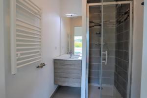 a bathroom with a sink and a shower at Le Bleu Du Lac 3 étoiles - Secteur recherché, Calme & familiale, à 300m du lac & de la vieille ville, Garage privé in Annecy +42 photos