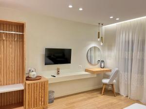 TV a/nebo společenská místnost v ubytování Elpis Guest House